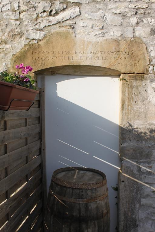 Charmante Maison Pierres 1768 Polisy Exterior photo