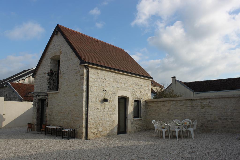 Charmante Maison Pierres 1768 Polisy Exterior photo